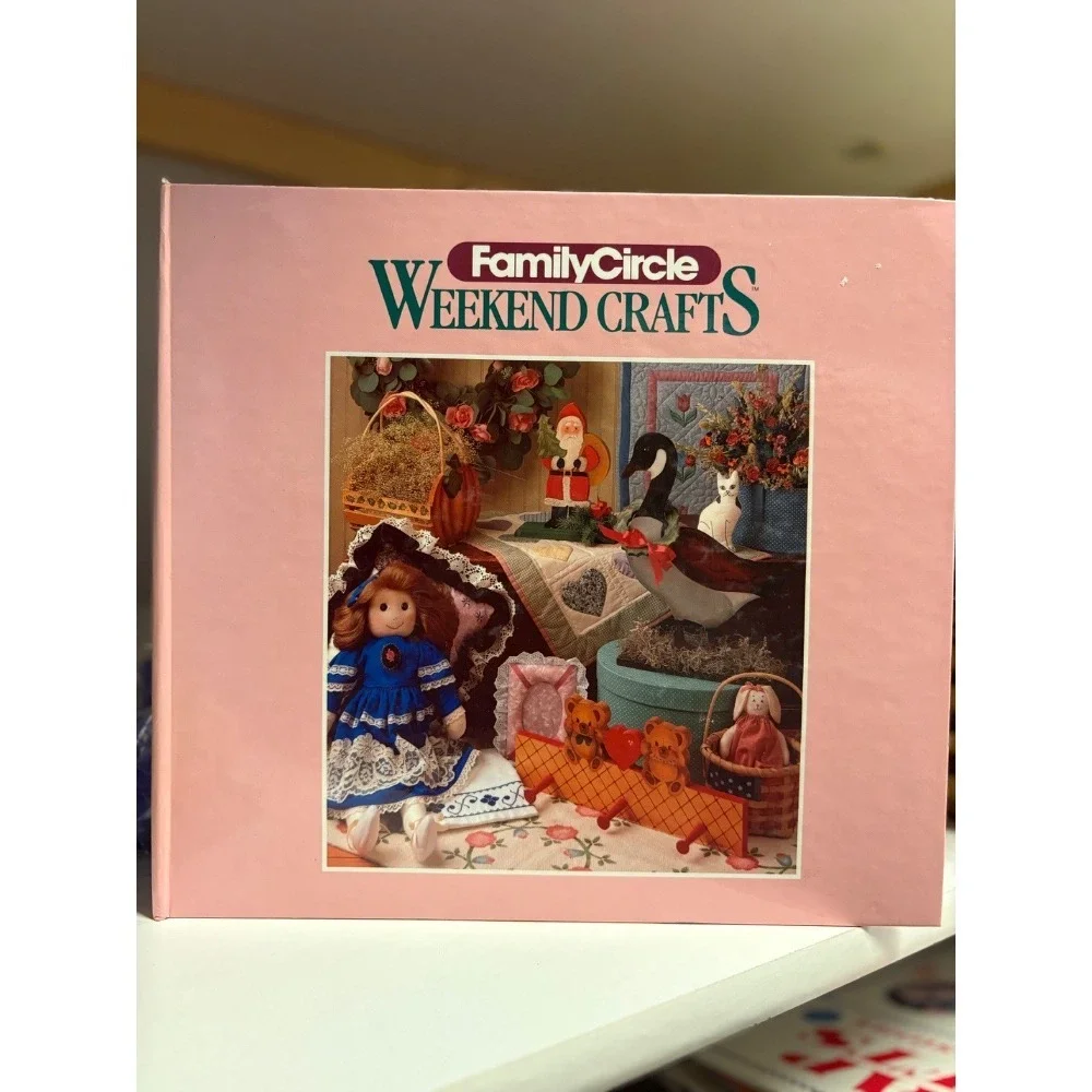 Family Circle Weekend Crafts Book DIY Projects Dolls‎ Toys Holiday Decor